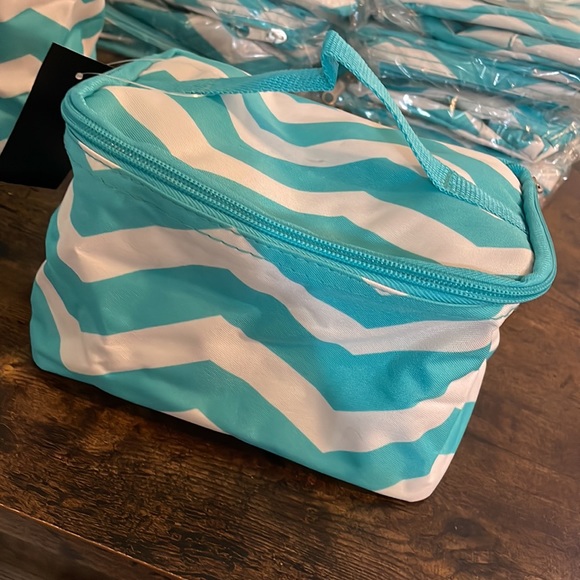 NEW Chevron Patterned Cosmetic Case * CAN BE PERSONALIZED - Picture 4 of 4